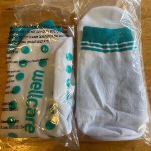 Women's White and Teal Ankle Socks